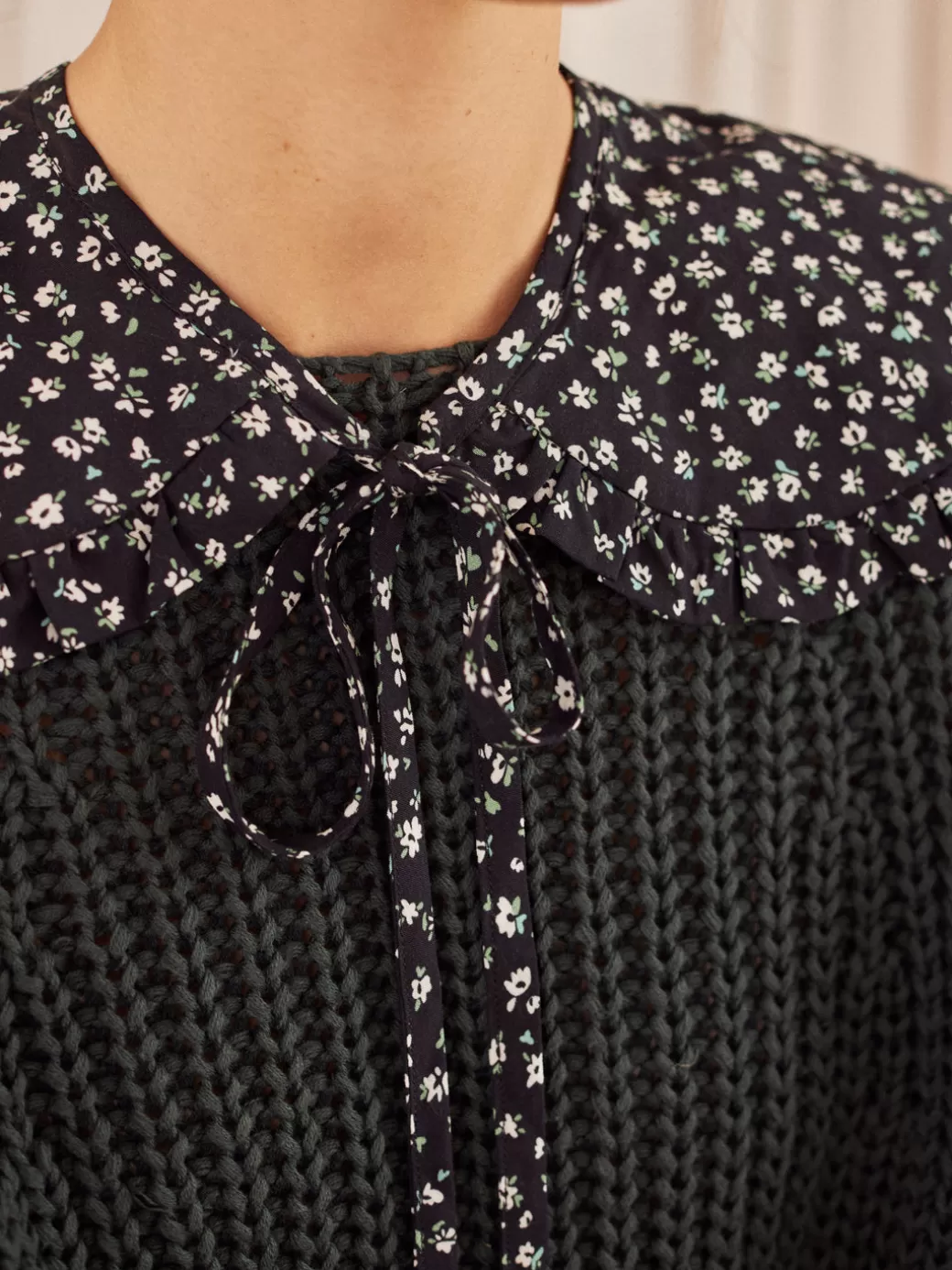 Store Twothirds Floral Neck-Dusty Floral